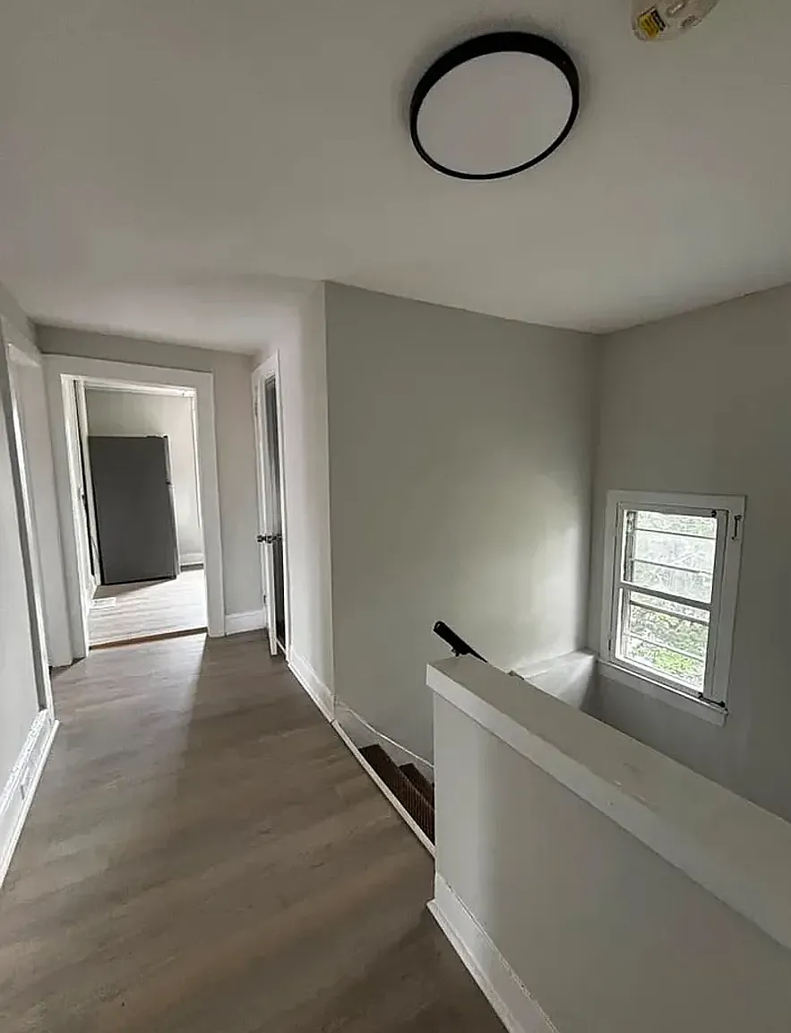 3 bed, 1000 sqft, $2,349 — Photo 2