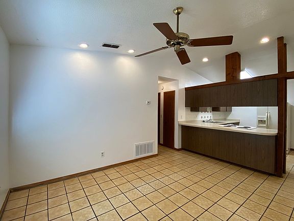2nd image of 587 Aulin Ave