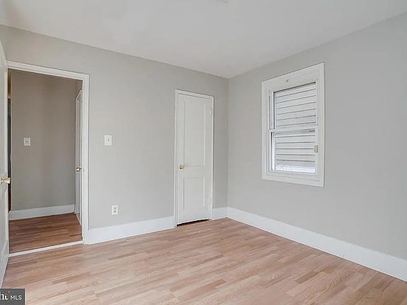 5th image of 2351 S St SE #B