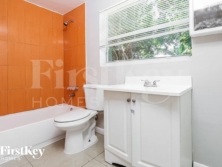 410 NE 26th Ave — Photo 9