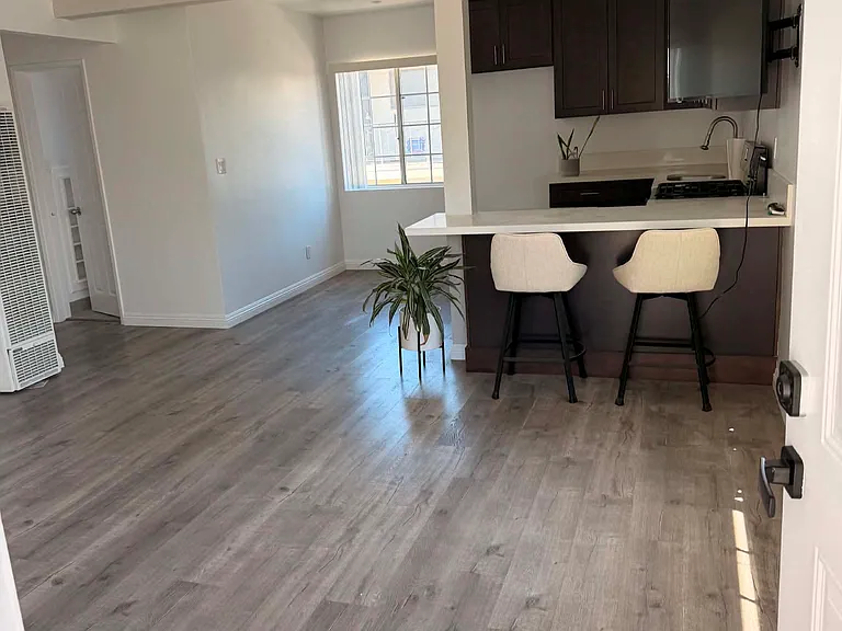 1019 E Grand Ave #3 — Photo 2