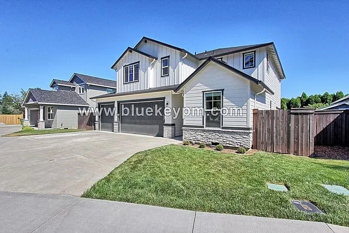 4 bed, 3.0 bath, 2648 sqft, $3,595 — Photo 2