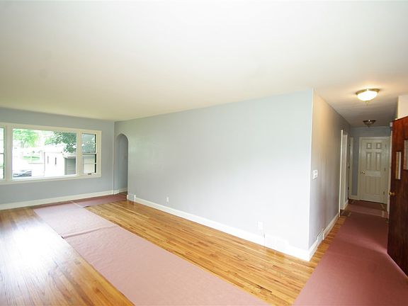 4th image of 1725 Melrose St