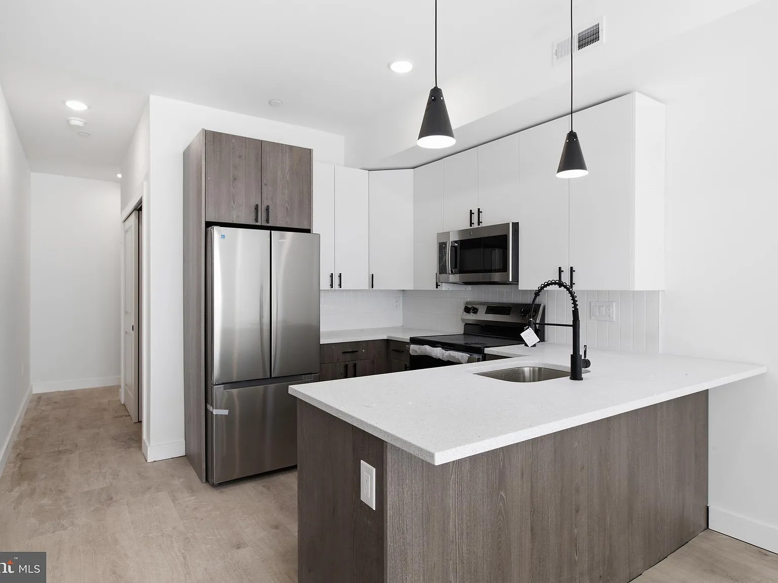 2 bed, 1.5 bath, $1,450 — Photo 2
