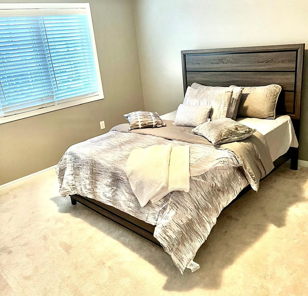 4 bed, $3,299 — Photo 1