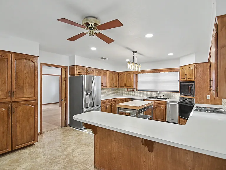 605 Pecos Trl — Photo 4