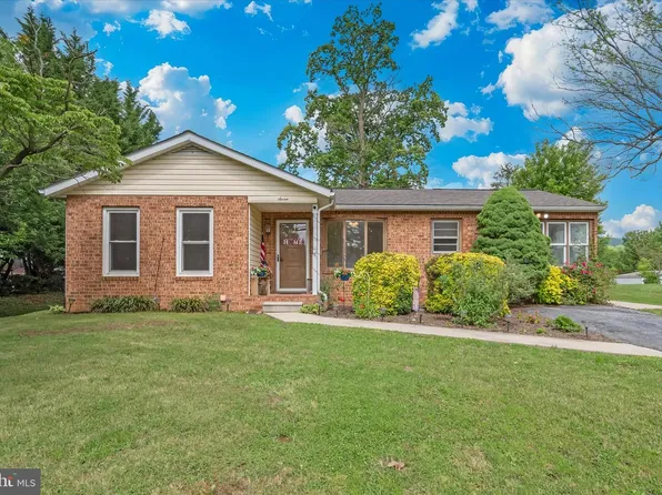 7 Della Ln, Boonsboro, MD 21713