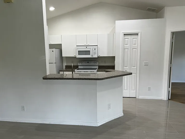 1541 Hightower Ave S — Photo 8