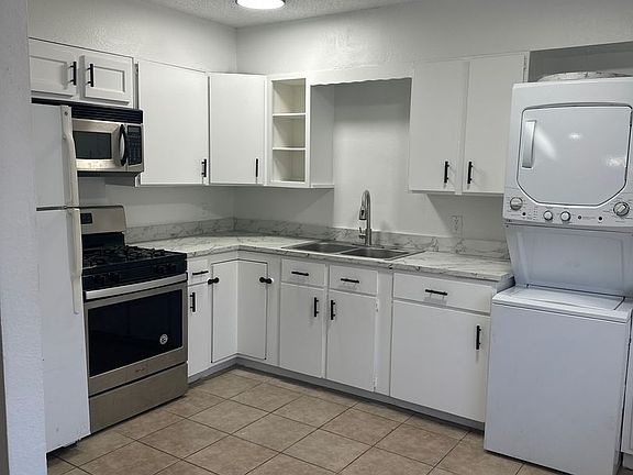 3rd image of 2525 N 52nd St APT 6