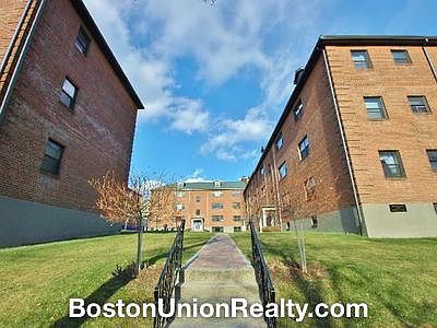 2nd image of 106 Longwood Ave APT 01