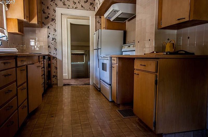 2nd image of 3504 SE Kelly St