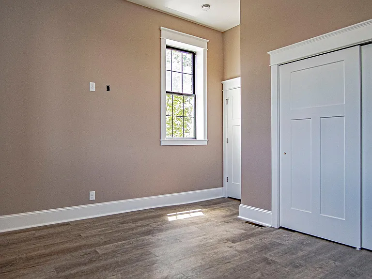 151 E Eagle St — Photo 13