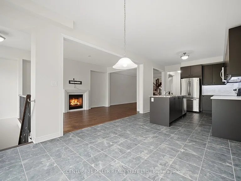 2455 Village Cmn — Photo 15