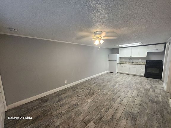 2nd image of 1400 Strawberry Pl #28