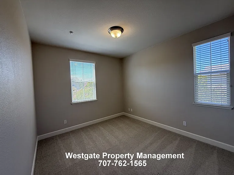 1708 Southridge Dr — Photo 24