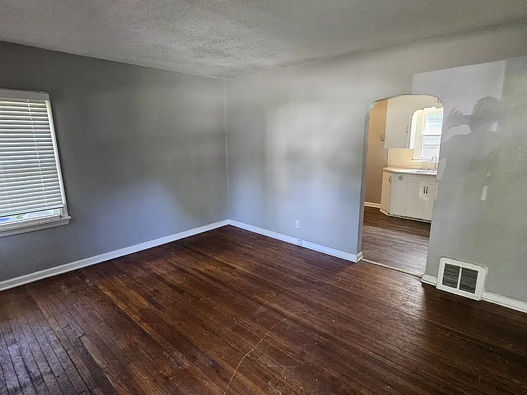 836 SW Frazier Ave — Photo 2
