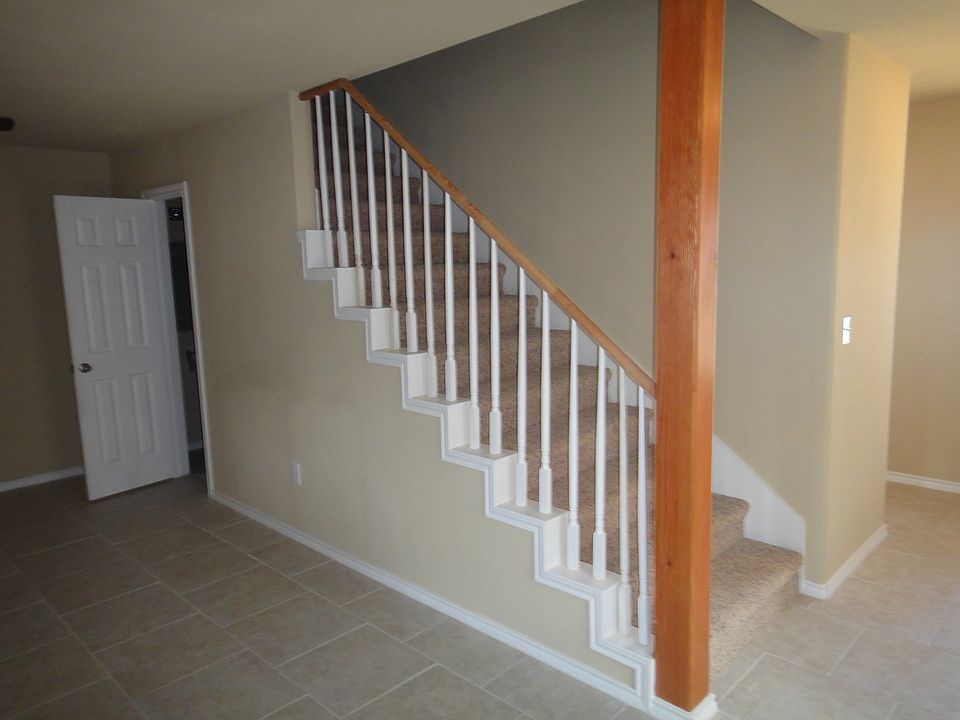 1st image of 831 E College Ave