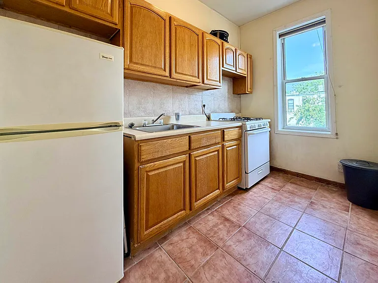 1340 Jefferson Ave #2 — Photo 10