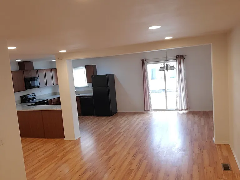 611 3rd Ave NE — Photo 4