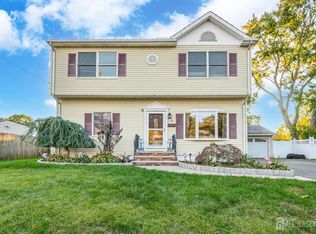 11 W Zoller Rd, East Brunswick, NJ 08816