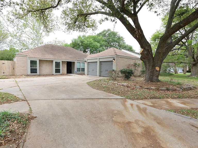15911 Haven Hills Dr — Photo 1