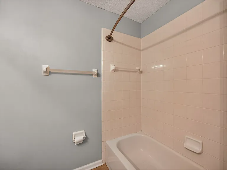 13727 Richmond Park Dr N #105 — Photo 19