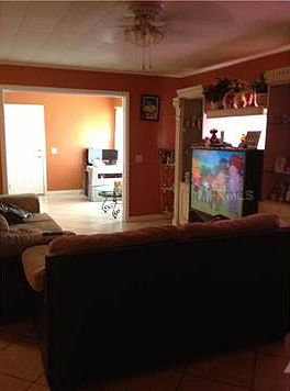 5th image of 607 NE 1st Ave