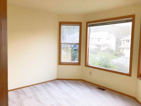 5th image of 2830 173rd Ct NE