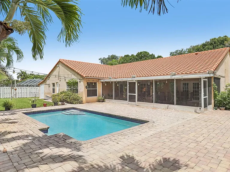 13100 NW 11th Dr — Photo 5