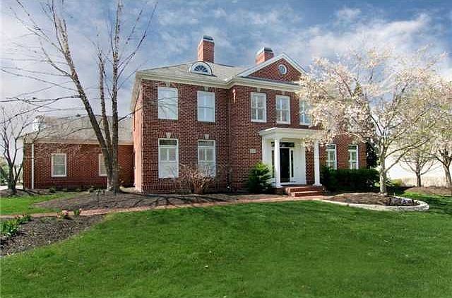 ~WELCOME~ to 6956 Lake Trail Drive in Westerville's Highland Lakes
