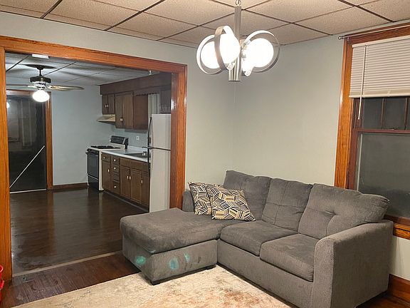 4th image of 1119 Broadway St