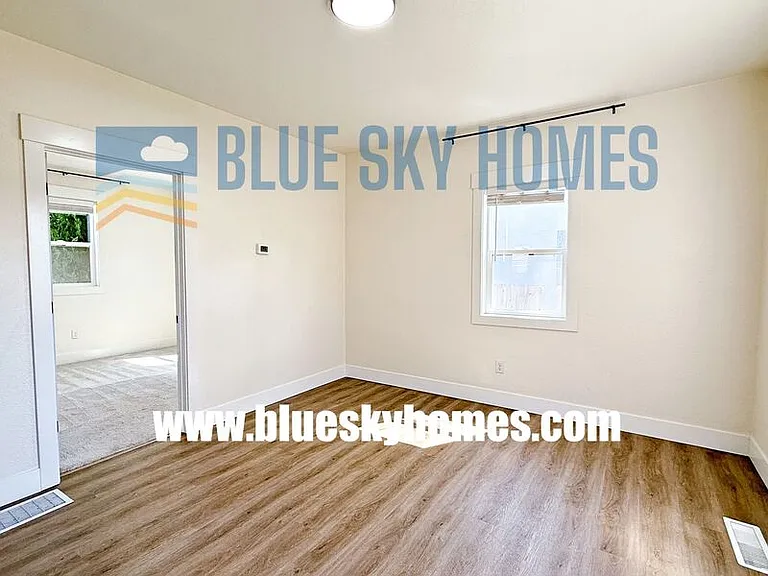 320 S Chestnut St — Photo 3