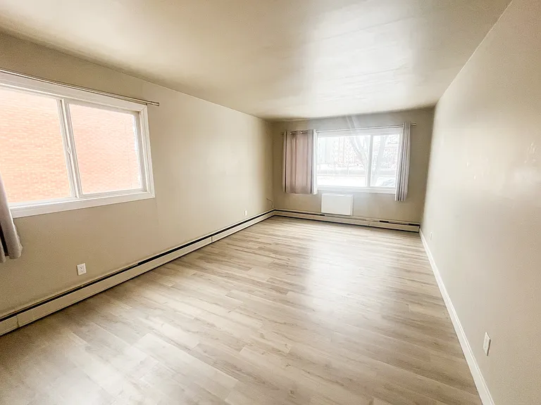 1544 Alexandra St — Photo 11
