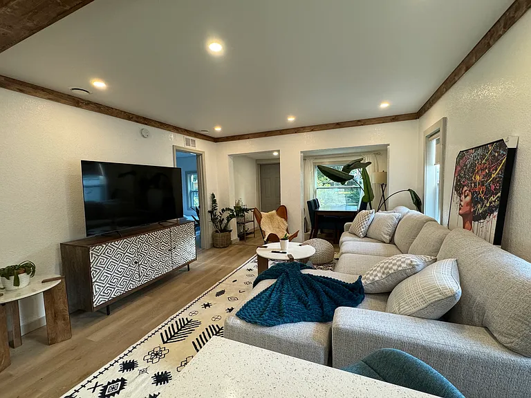 3036 Emerson Ave S — Photo 5