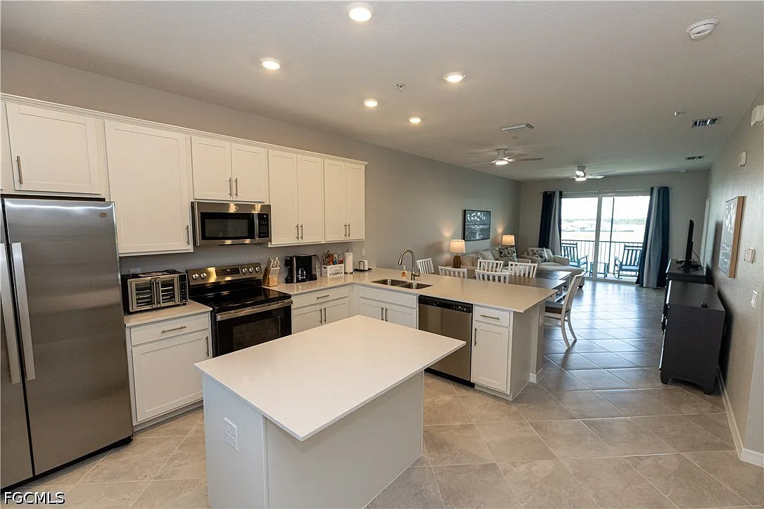 2 bed, 2.0 bath, 1120 sqft, $4,500 — Photo 3