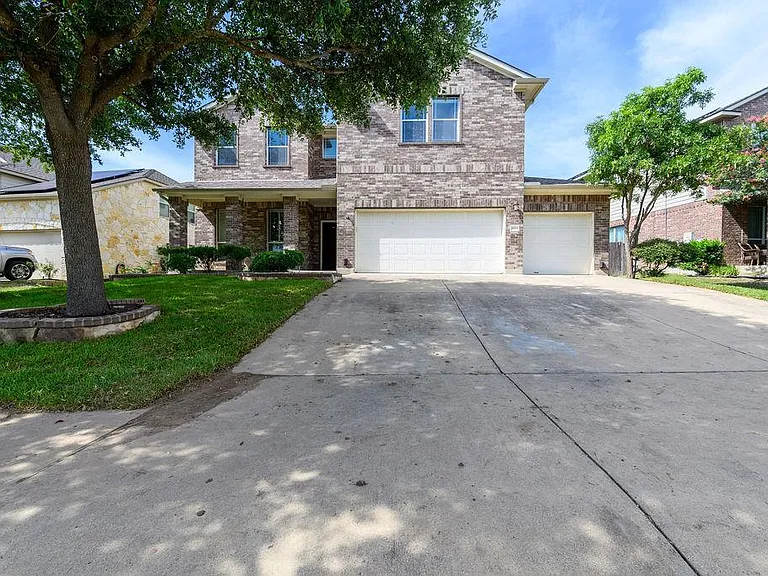 18613 Falcon Pointe Blvd — Photo 1