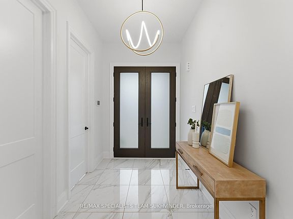 3rd image of 23 Duxbury Rd N