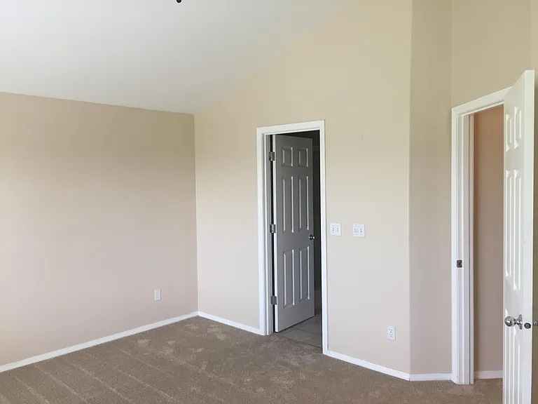 20460 Noble Ln — Photo 12