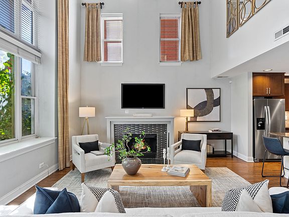 2nd image of 2843 N Lincoln Ave APT 103