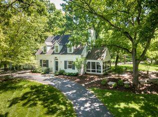 456 Roslyn Rd, Dundee, IL 60118