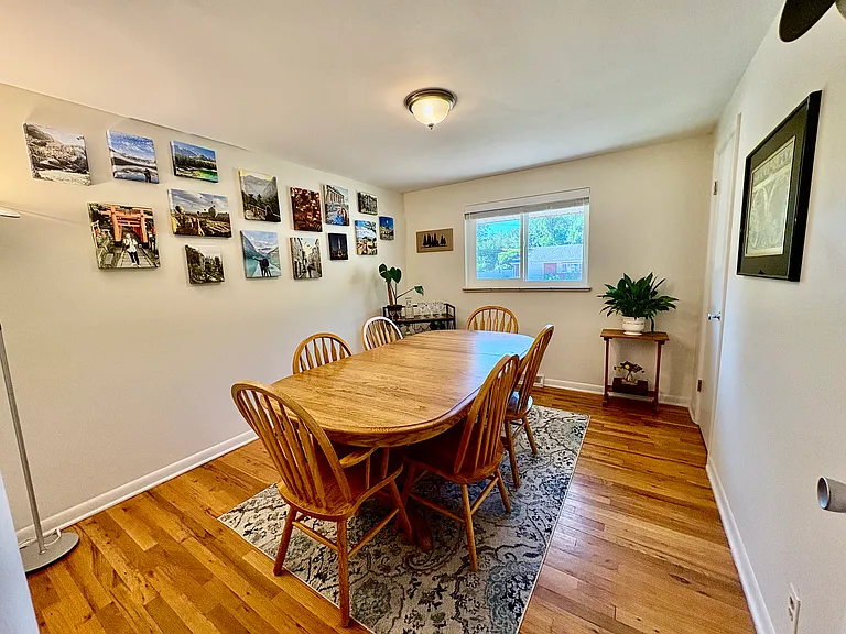 Flexible Bedroom / Work Space / Dining Room (can be transitioned to 4th bedroom with queen-size bed)