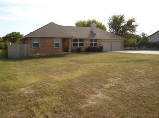 1404 Sandy Beach Rd, Azle, TX 76020