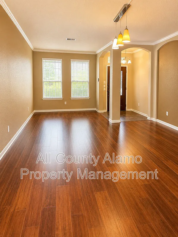 4 bed, 2.5 bath, 2965 sqft, $2,250 — Photo 4