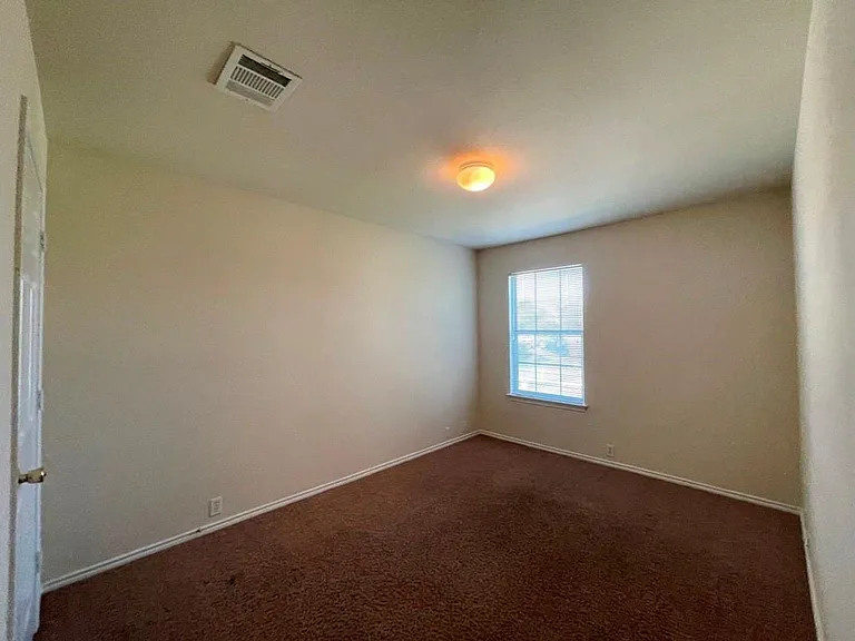 251B Utterback — Photo 23