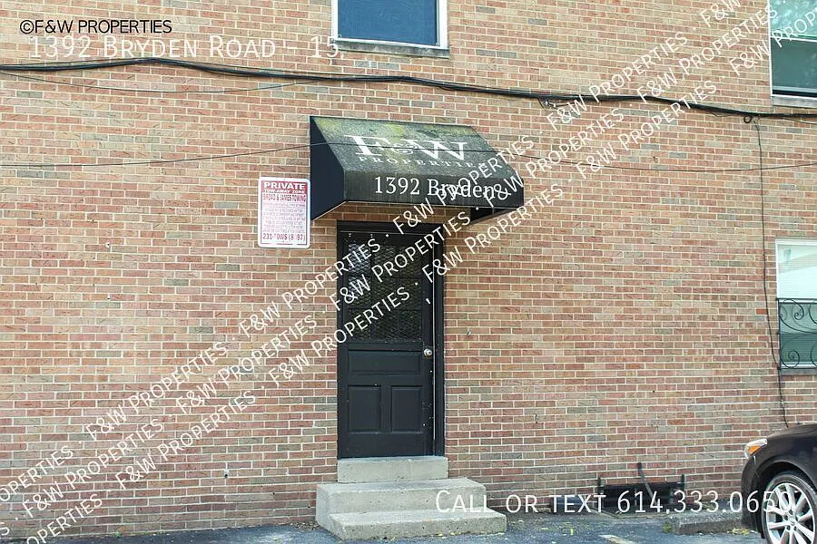 Located in the heart of Historic Olde Towne East and close to Franklin Park Conservatory. These 1... — Photo 3
