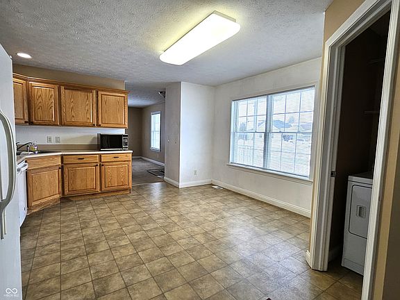5th image of 2103 Twelve Oaks Dr