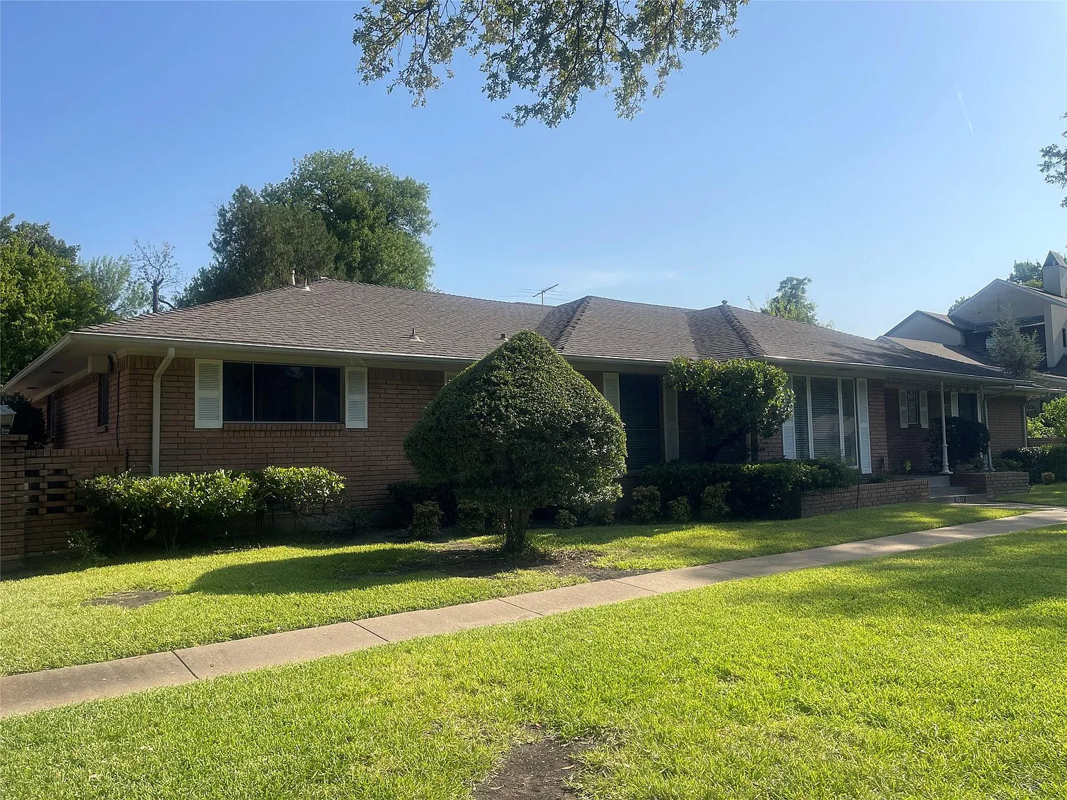4 bed, 2398 sqft, $5,000 — Photo 2