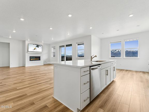 4th image of 2467 N Wildflower Ln