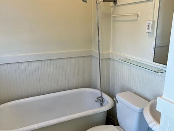 4th image of 1018 Cortland Ave #4