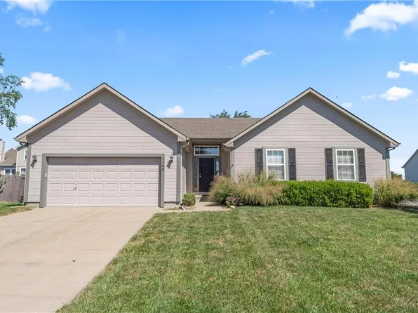 1240 S 6th St, Louisburg, KS 66053